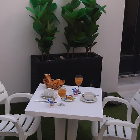 Hotel Emilie รัวย็อง ภายนอก รูปภาพ