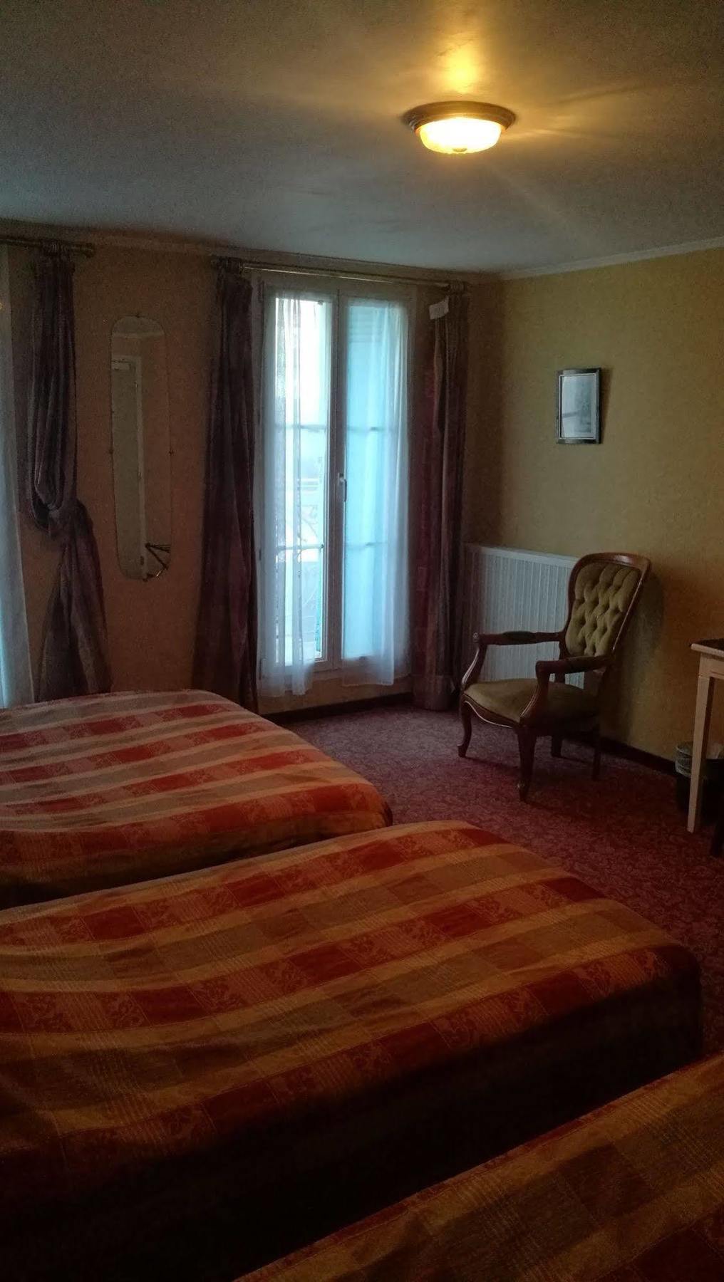 Hotel Emilie รัวย็อง ภายนอก รูปภาพ