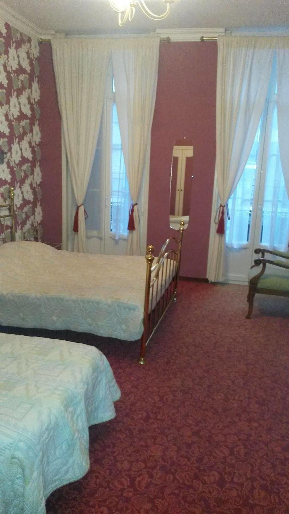 Hotel Emilie รัวย็อง ภายนอก รูปภาพ