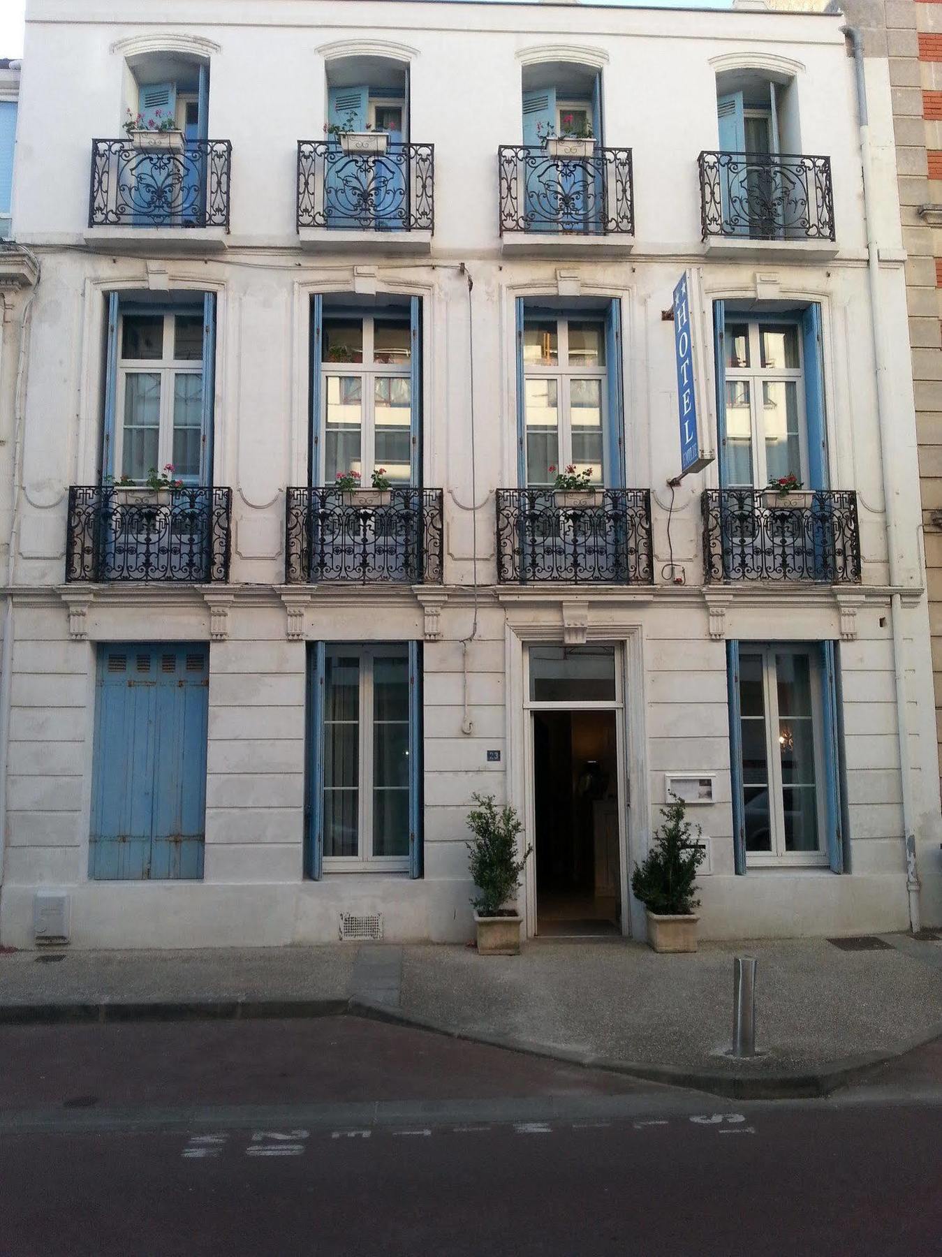 Hotel Emilie รัวย็อง ภายนอก รูปภาพ