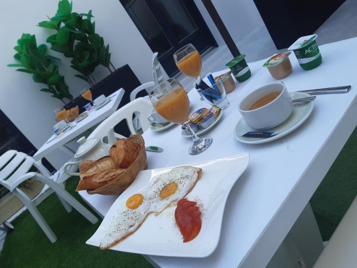Hotel Emilie รัวย็อง ภายนอก รูปภาพ